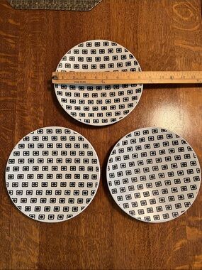 3 tabletop lifestyles TEMPO 8 inch black off white pottery dessert salad plates